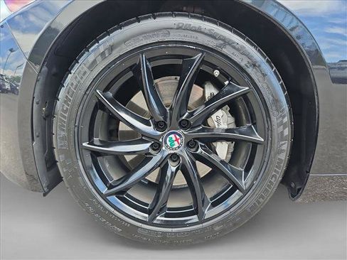 Used 2017 Alfa Romeo Giulia RWD image 23