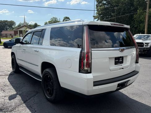 Used 2016 Cadillac Escalade ESV Luxury AWD/4WD image 4