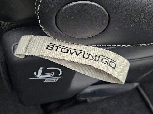 New 2026 Chrysler Pacifica Select image 33