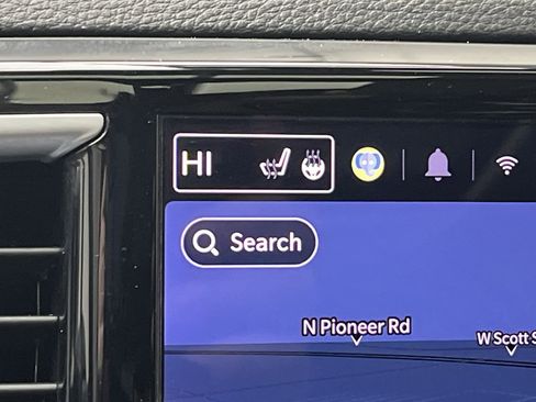 Used 2023 Chrysler Pacifica Limited image 24