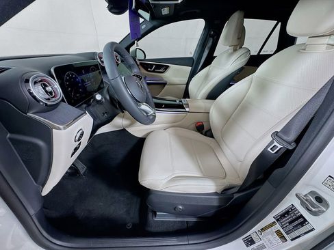 Used 2026 Mercedes-Benz GLC 300 image 23