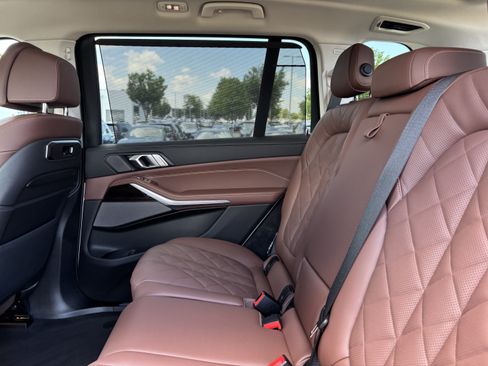 Certified 2025 BMW X7 xDrive40i AWD/4WD image 32