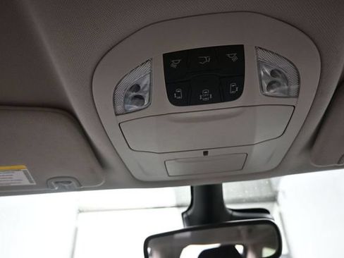Used 2023 Chrysler Pacifica Touring-L FWD image 12