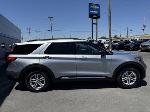 Used 2022 Ford Explorer XLT w/ Class IV Trailer Tow Package image 10
