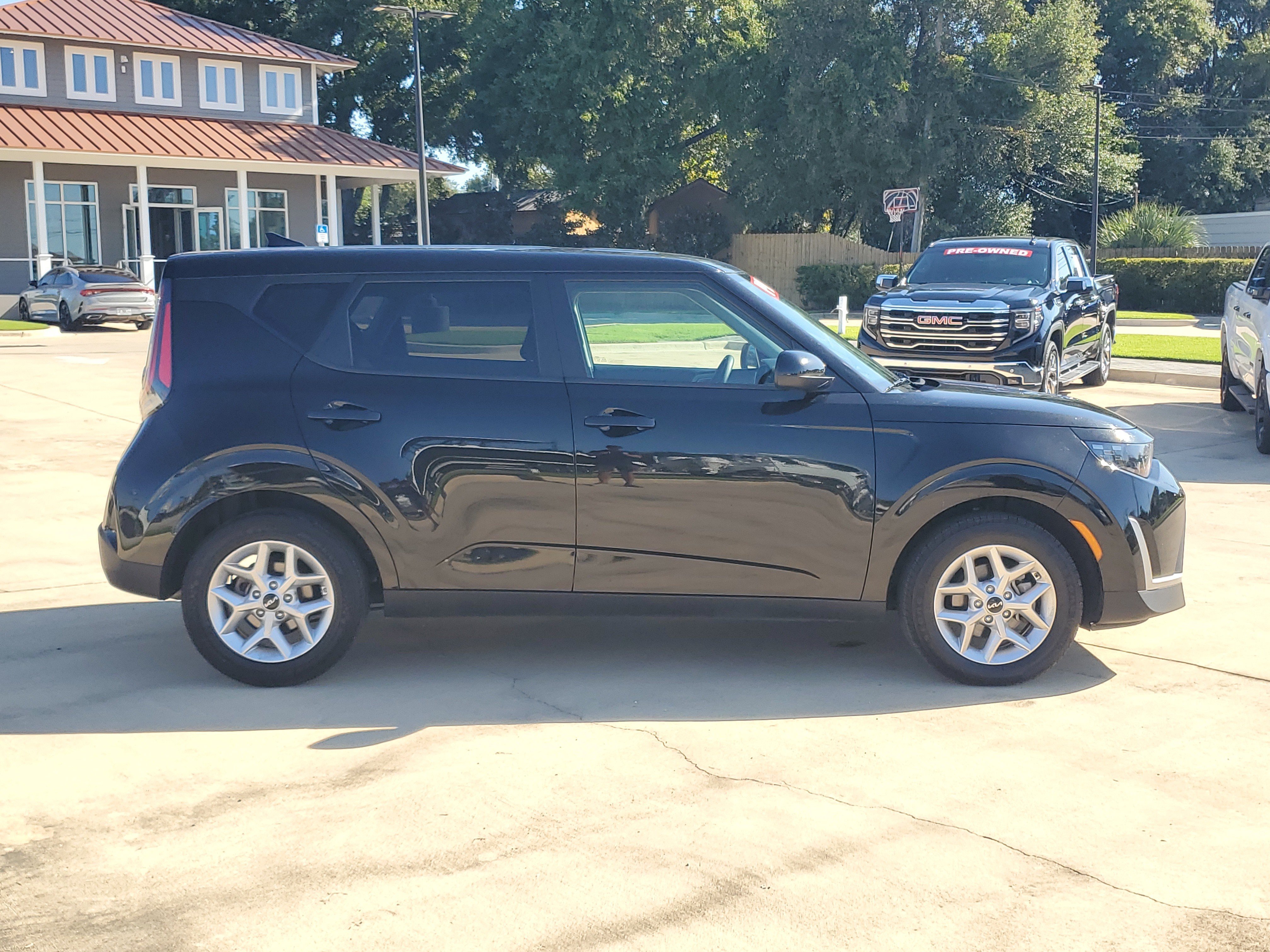 Used 2024 Kia Soul LX w/ Option Group 015 FWD image 9