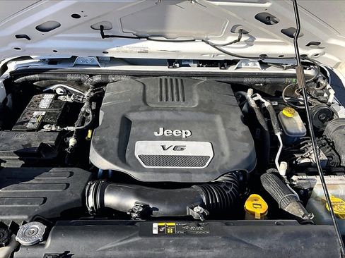 Used 2018 Jeep Wrangler Unlimited Sport S image 9