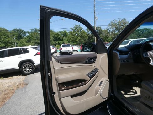 Used 2017 GMC Yukon SLT AWD/4WD image 13
