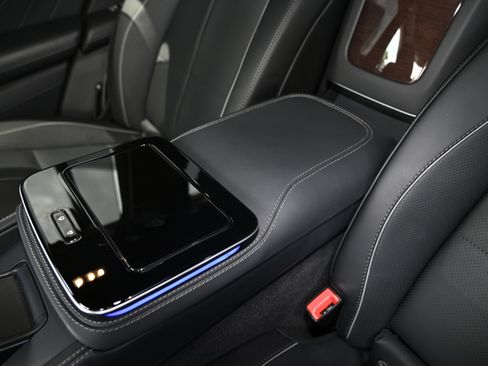 Used 2023 Mercedes-Benz Maybach GLS 600 4MATIC image 44