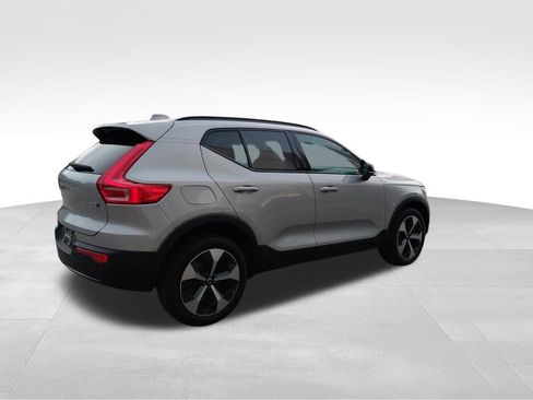 Used 2024 Volvo XC40 B5 Plus image 18