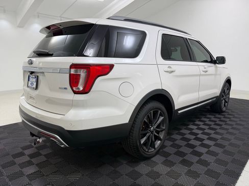 Used 2017 Ford Explorer XLT w/ Equipment Group 202A AWD/4WD image 7