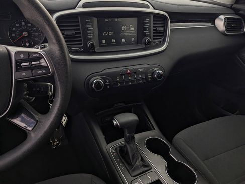 Used 2019 Kia Sorento FWD image 10