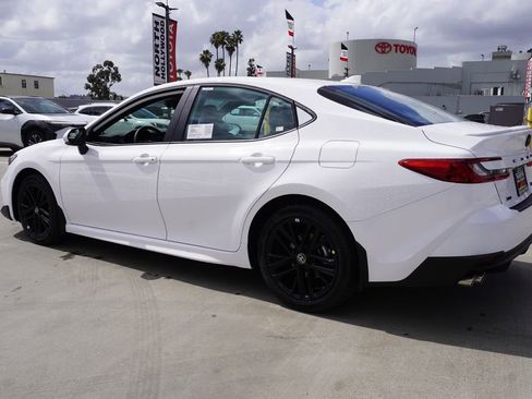 Used 2026 Toyota Camry SE FWD image 6
