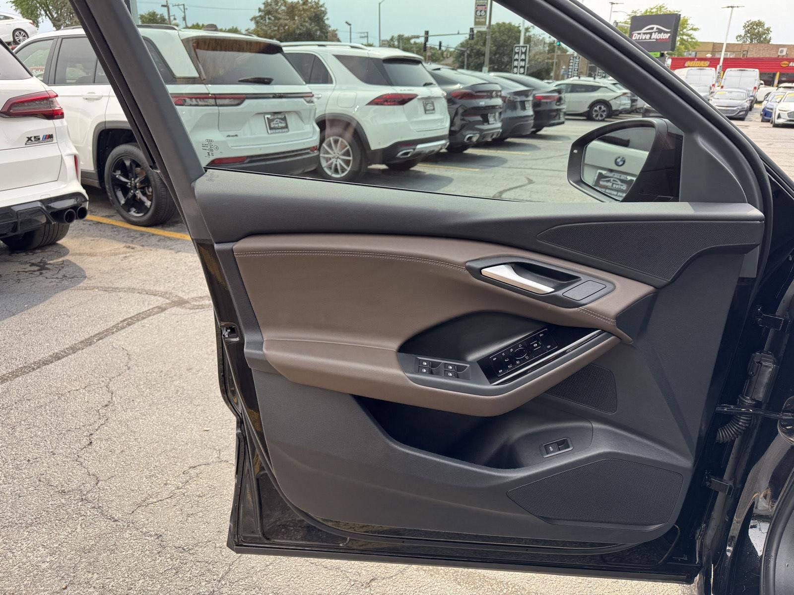 Used 2025 Audi Q6 e-tron Premium w/ Convenience Package RWD image 17