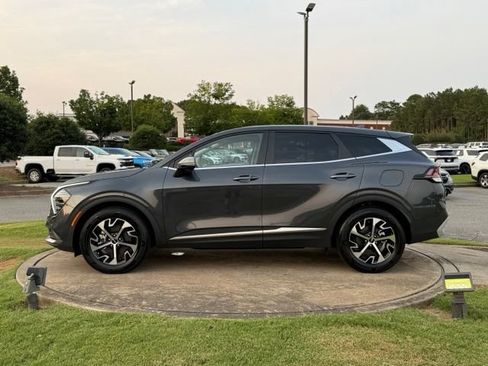 Used 2024 Kia Sportage EX FWD image 4