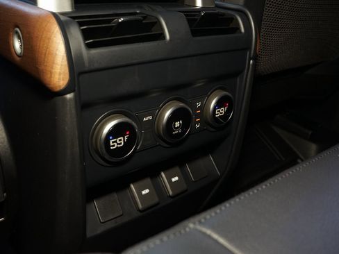 Used 2023 Land Rover Defender 130 X-Dynamic SE image 23