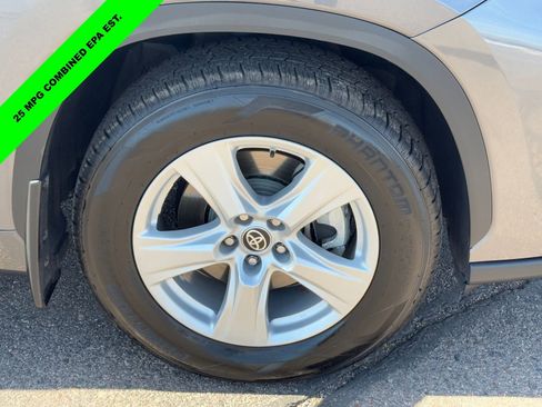 Used 2023 Toyota Highlander LE image 8