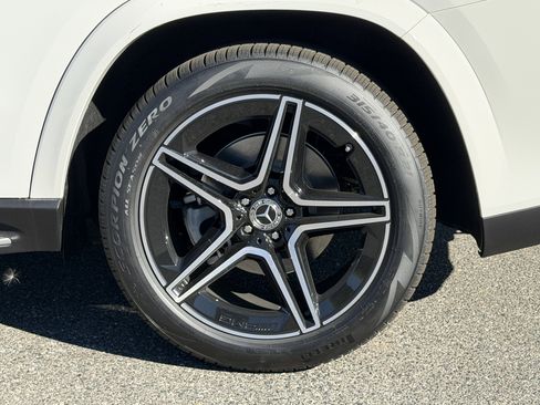 New 2026 Mercedes-Benz GLS 450 4MATIC image 14