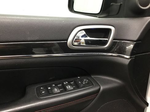 Used 2017 Jeep Grand Cherokee Trailhawk w/ Trailhawk Luxury Group AWD/4WD image 6