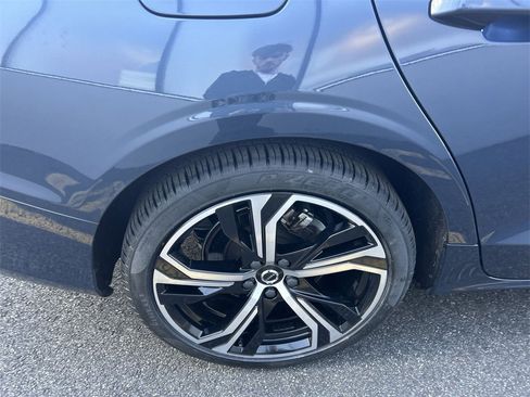 Certified 2024 Volvo S60 B5 Core image 12