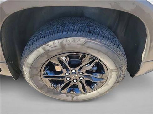 Used 2023 Chevrolet Traverse LT image 12