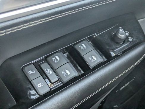 Used 2023 Jeep Wagoneer L Series III w/ Premium Group I image 19