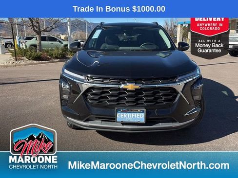 Used 2025 Chevrolet Trax LT w/ LT Convenience Package image 2