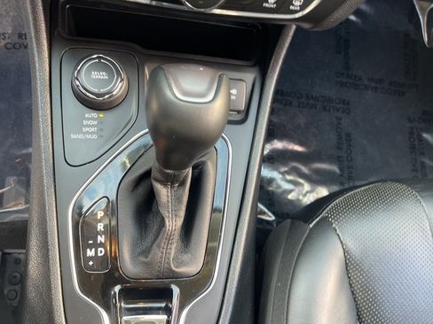 Used 2019 Jeep Cherokee Limited image 17