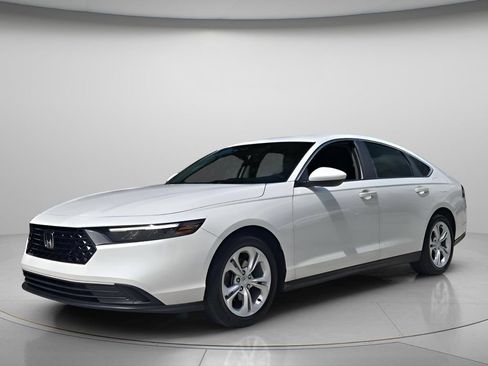 Certified 2025 Honda Accord LX image 9