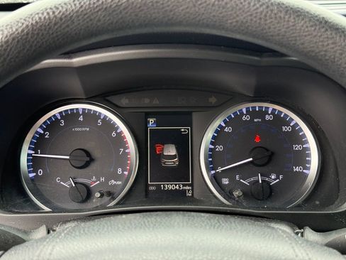 Used 2017 Toyota Highlander LE FWD image 17