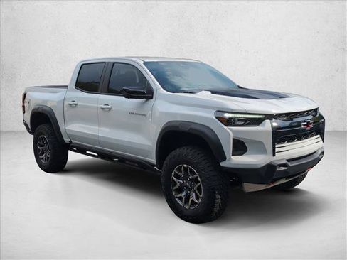 Used 2026 Chevrolet Colorado ZR2 w/ Technology Package AWD/4WD image 3