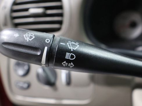 Used 2007 Chrysler Town & Country Touring image 27