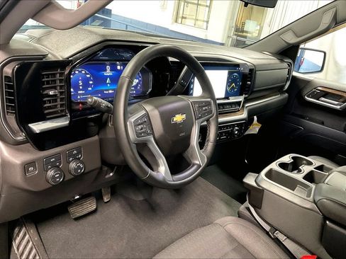 Used 2023 Chevrolet Silverado 1500 LT AWD/4WD image 8