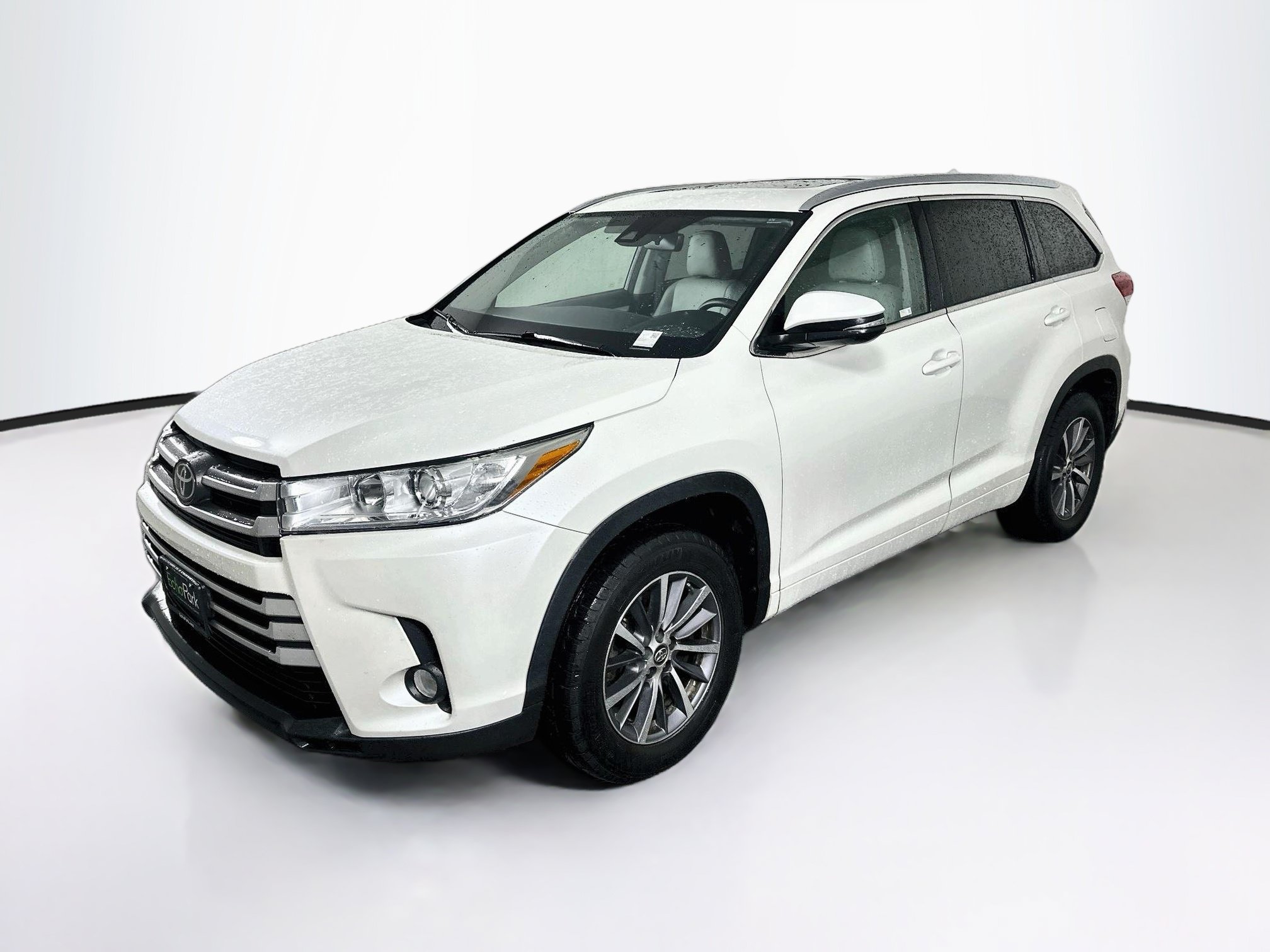 Used 2017 Toyota Highlander XLE FWD image 3