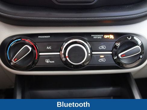 Used 2025 Kia Soul LX FWD image 9
