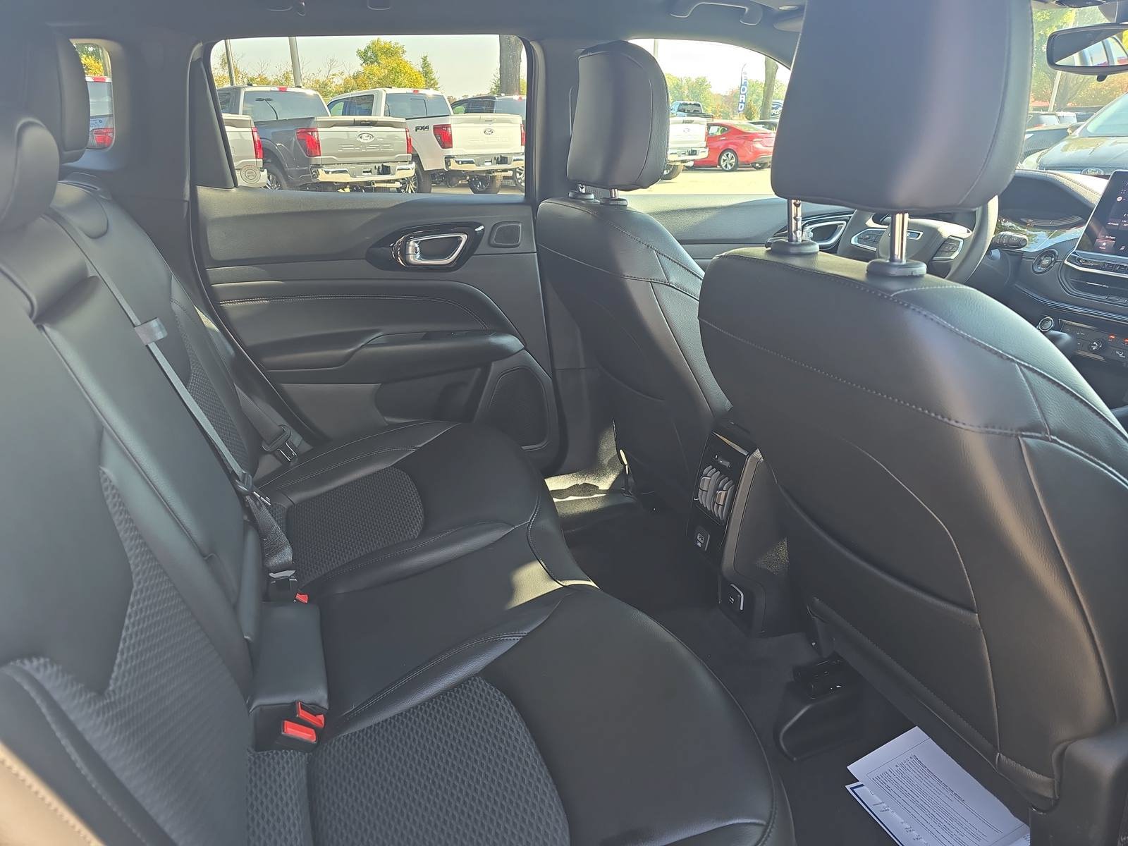 Used 2022 Jeep Compass Latitude w/ Sun and Sound Group FWD image 11