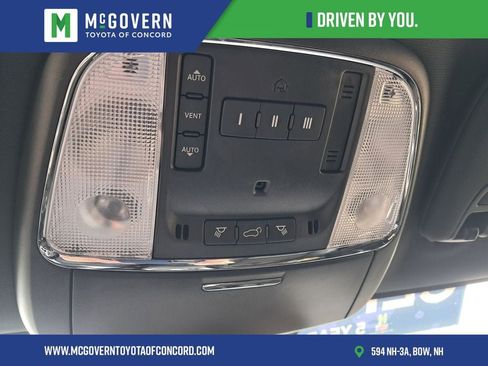 Used 2022 Jeep Grand Cherokee Laredo X AWD/4WD image 32