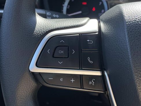 Used 2023 Toyota Highlander L FWD image 21