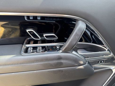 Used 2023 Land Rover Range Rover SE image 7