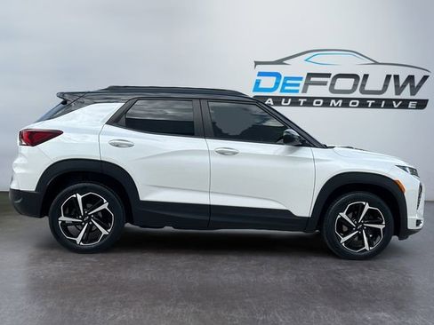 Used 2021 Chevrolet TrailBlazer RS w/ Sun and Liftgate Package image 2