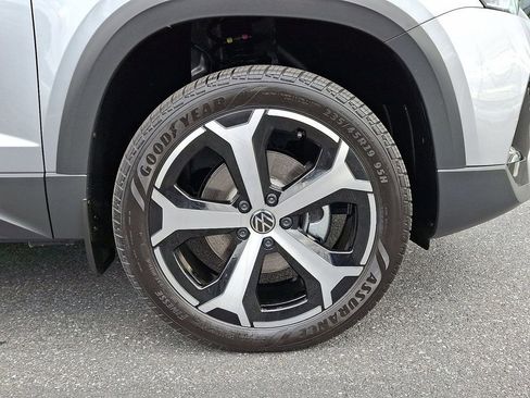 Used 2025 Volkswagen Taos SEL image 8