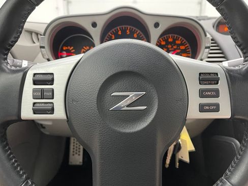 Used 2007 Nissan 350Z Touring RWD image 22