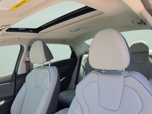 New 2026 Hyundai Elantra Limited FWD image 23