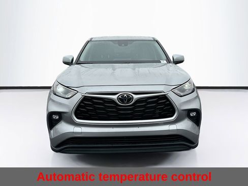 Used 2024 Toyota Highlander LE AWD/4WD image 5