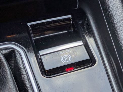 Used 2024 Jeep Compass Latitude image 16