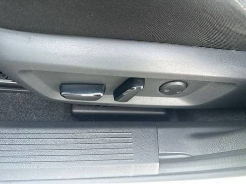 Used 2023 Nissan Rogue SV AWD/4WD image 19
