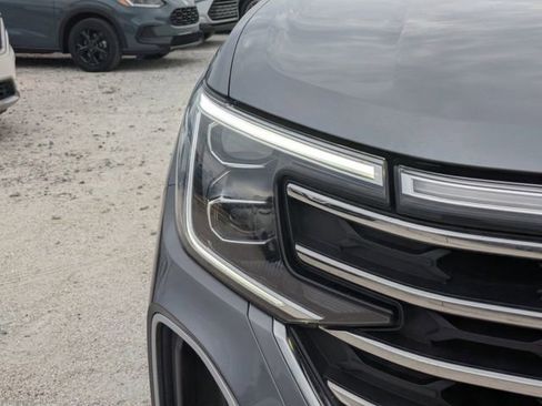 Used 2025 Volkswagen Atlas SE image 8