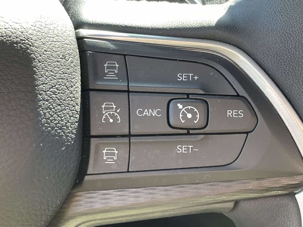 Used 2023 Jeep Grand Cherokee Altitude AWD/4WD image 29