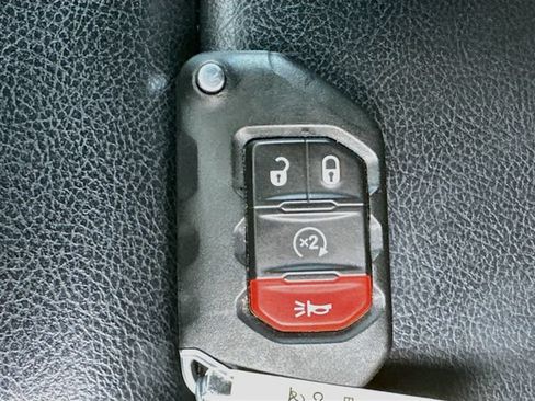 Used 2023 Jeep Wrangler Unlimited Sahara w/ Cold Weather Group AWD/4WD image 18
