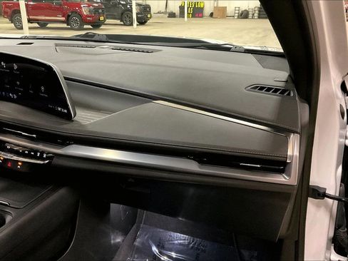 Used 2024 Cadillac XT4 Premium Luxury image 15