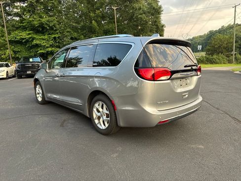 Used 2018 Chrysler Pacifica Touring-L Plus FWD image 7